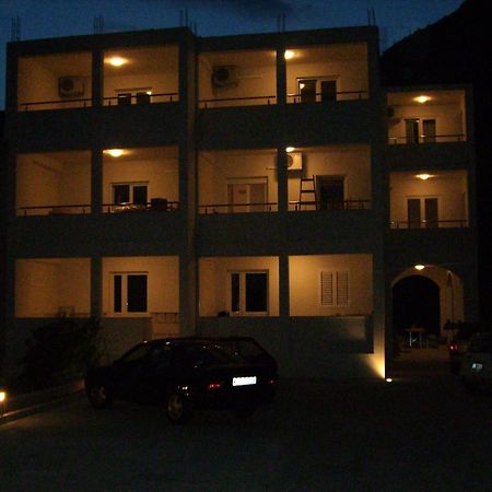 Apartments Ante 오미스 외부 사진